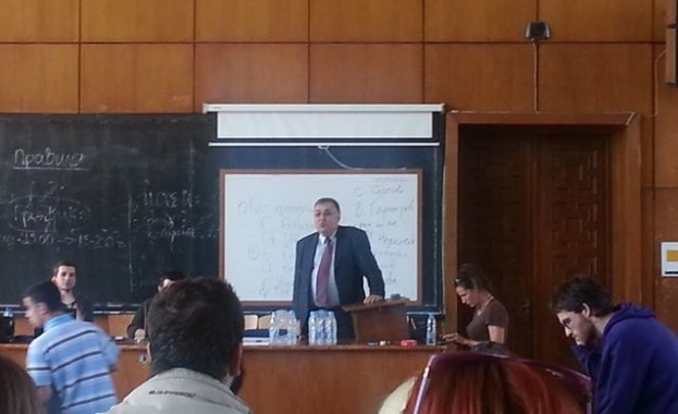 Проф. Близнашки: Пишете златна страница в историята на СУ