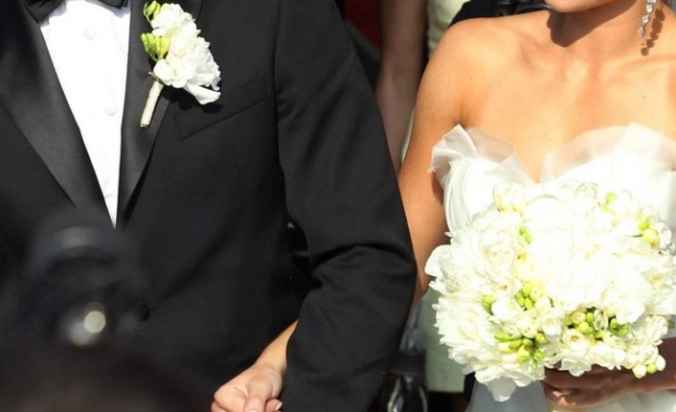 В Сливен забраняват сватбите, предлагат дистанционно обучение