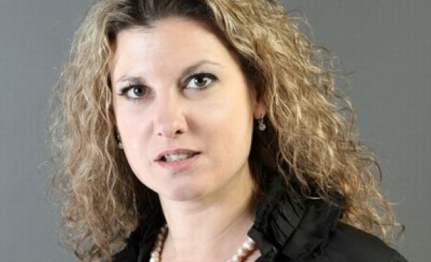 Бенатова: Нотариусите са важна брънка в цялата схема с каналите за трафик на деца