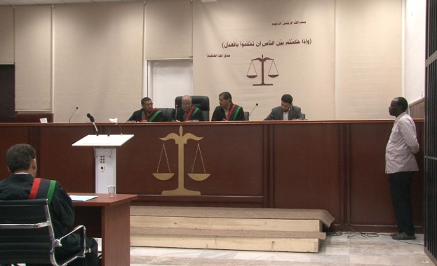 Повдигнаха обвинения на високопоставени сътрудници на Кадафи 