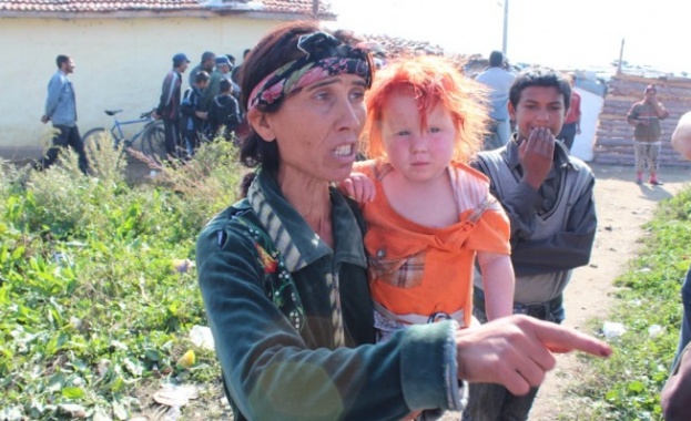 Извеждат седем от децата на Сашка и Атанас Русеви