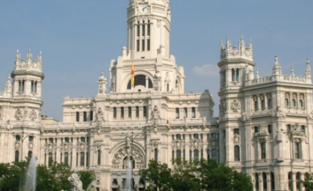 И Испания привика посланика на САЩ 