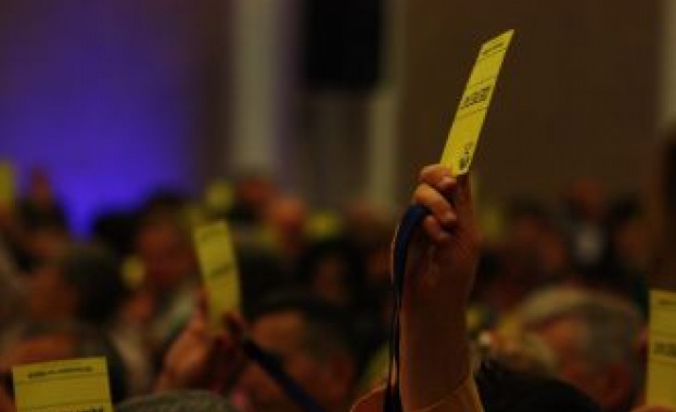 Започна гласуването за председател и Национален съвет на НДСВ