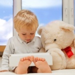 Двегодишните вече ползват смартфон и таблет 