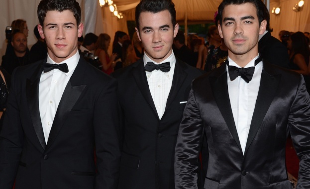 "Jonas Brothers"  се разделиха 