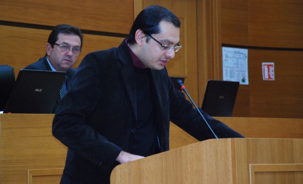 И НИЕ искат отговори от Тотев 