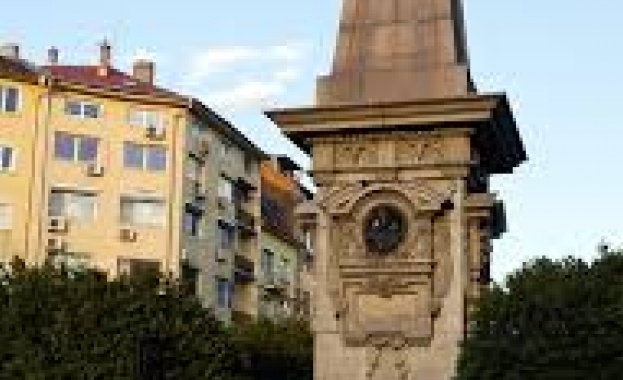 С възпоменателна церемония и поднасяне на цветя и венци пред