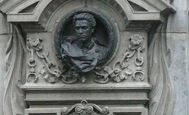 Откриха откраднати части от паметника на Левски  