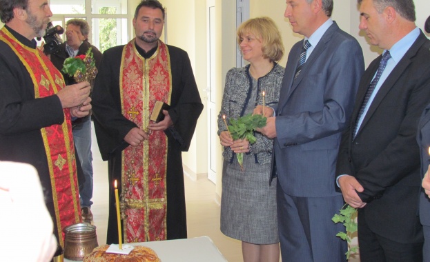 Министър Терзиева откри обновеното отделение по хемодиализа в Разлог