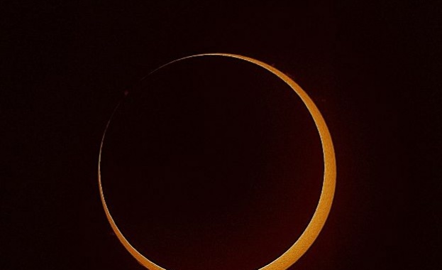 Слънцето и луната ще „поиграят” на криеница в неделя