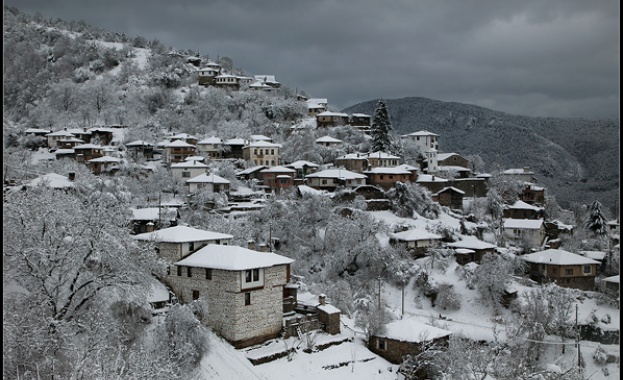 Общинари молят старци да трупат храна за зимата 