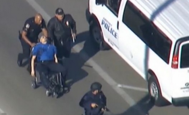 Задържаха мъжа, открил огън на летището в Лос Анджелис