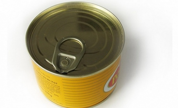 Откриха конско месо в консерви с телешко