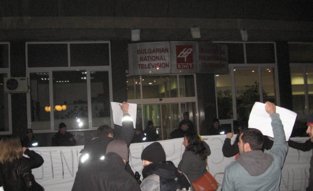 Министър предизвика напрежение пред БНТ 