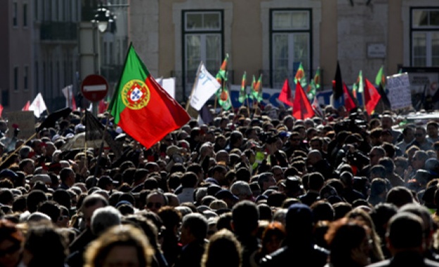 Португалците на протест срещу новия бюджет 