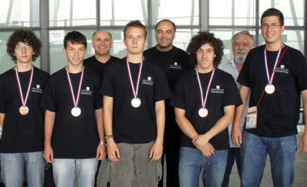 ПМГ „Никола Обрешков" търси съдействие за национален център 