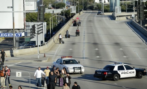 Стрелецът от летището в Лос Анджелис очаквал да бъде убит 