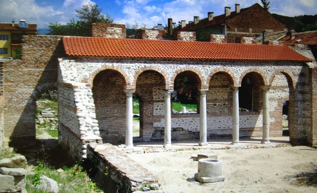 Реставрират Епископската базилика в Сандански 