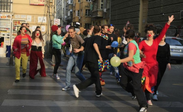 Полицаи не позволиха на студенти от НАТФИЗ да проведат пърформанса си   