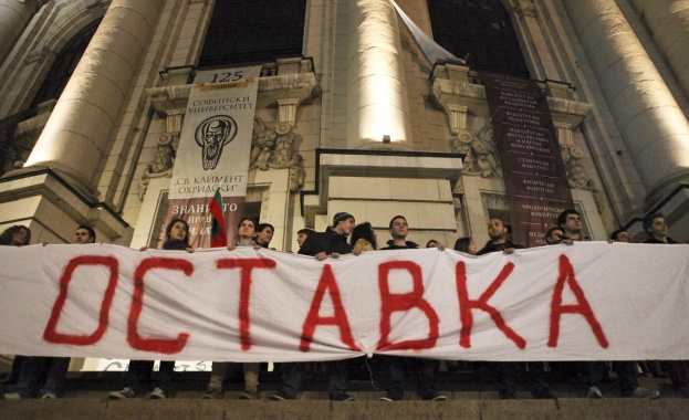 Задкулисна намеса в протеста съзря проф. Илчев 