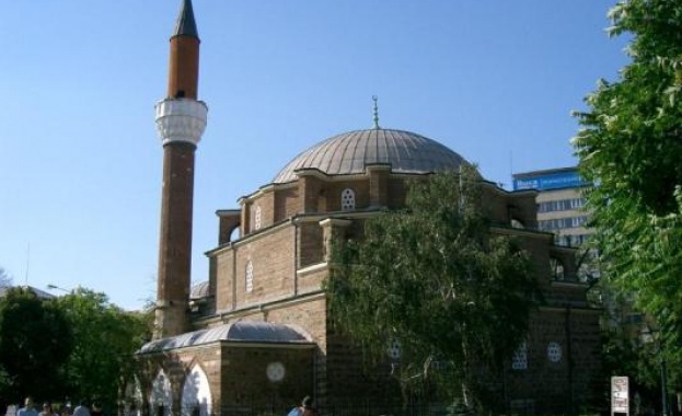 Незаконната пристройка на джамията в София остава без ток и вода 