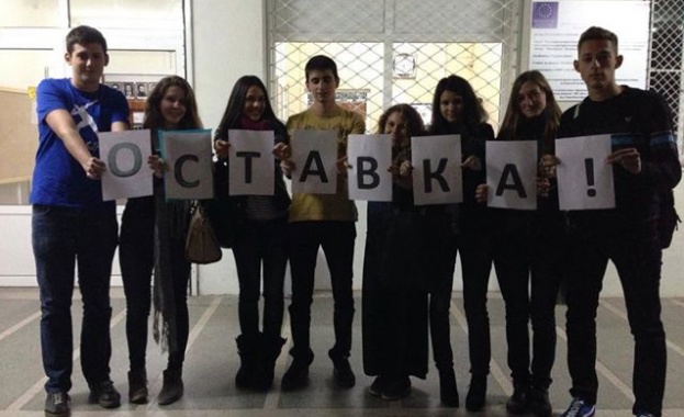 Брестничка: Непълнолетни не могат да бъдат въвличани в политическа дейност