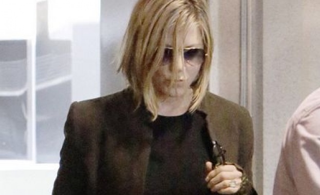 Дженифър Анистън продължава да експериментира 