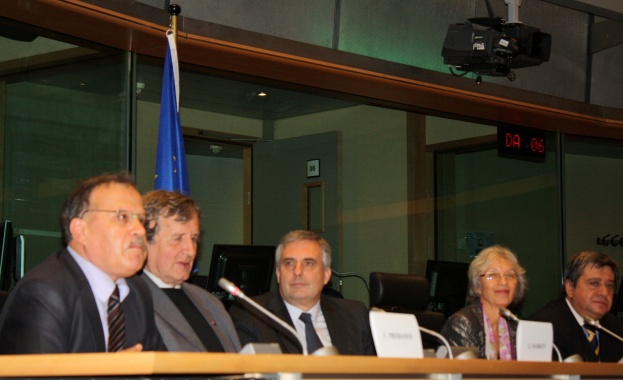 Калфин: България трябва да поднови въпроса за имотите на тракийците пред ЕС