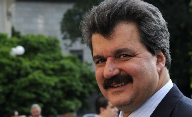 Батков не продава акциите си 