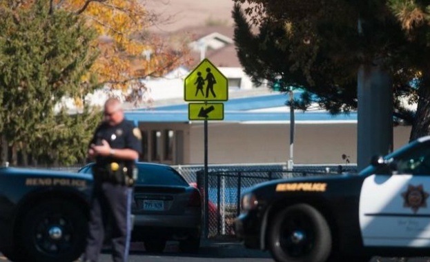 С възпитателна цел – полицаи застреляха тийнейджър след обаждане на баща му 