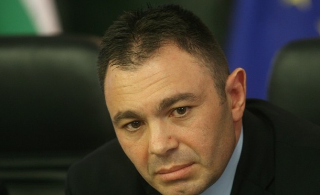 Лазаров: Предстои прокуратурата да реши кога МВР да влезе в изпепеления цех 