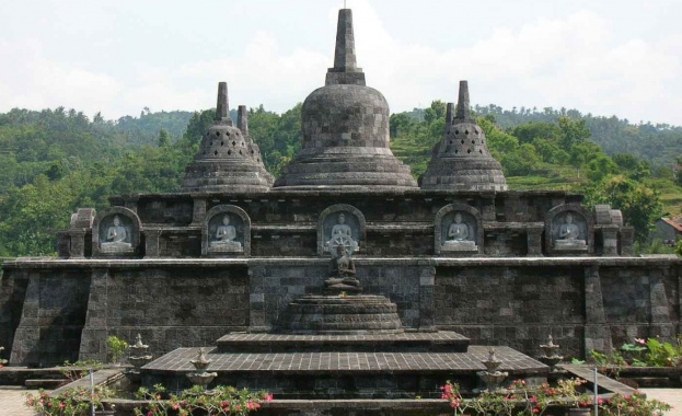 Бали ограничава достъпа на туристи до храмовете