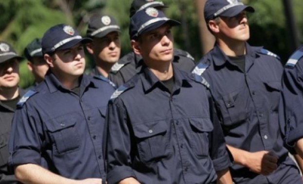 Полицаи и други служители от Областната дирекция на МВР в