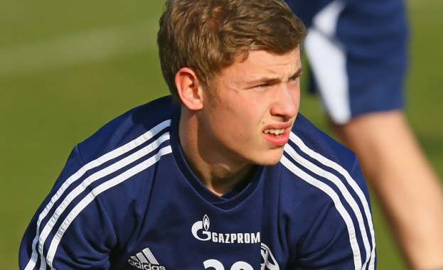 Челси си хареса 18-годишен халф на Шалке 