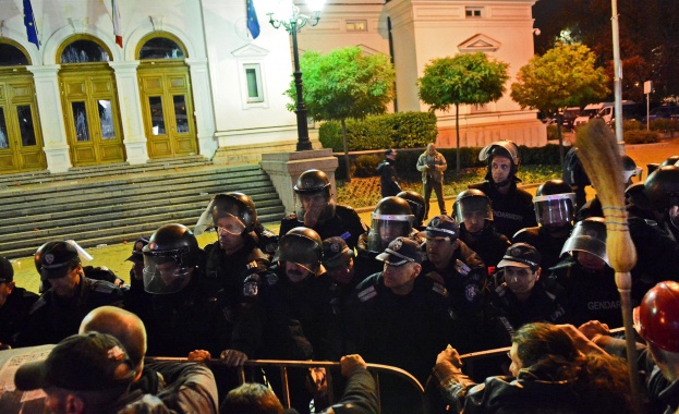 Протестиращи са категорични: Агресия няма