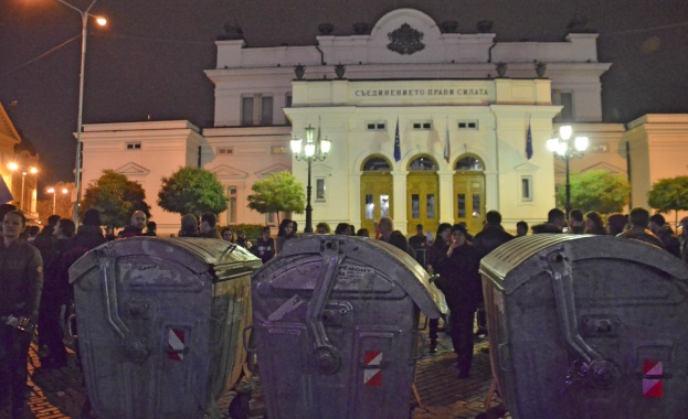 Кучето си лае, керванът си върви...