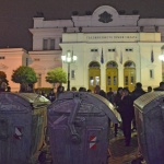 Кучето си лае, керванът си върви...