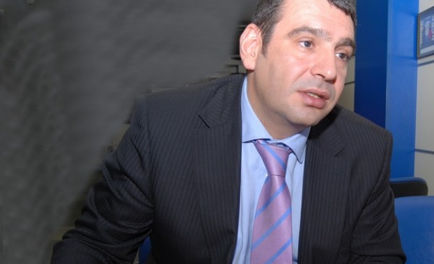 Убеждават да приемаме еврото, че да плащаме два-три пъти по-малко лихви по заемите