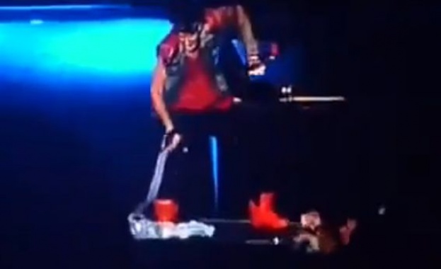 Бийбър се изгаври с флага на Аржентина /видео/