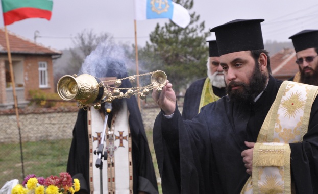 Село с преобладаващо мюсюлманско население възстановява православен храм 