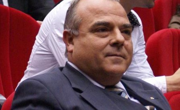 Ректорът на УНСС доносничил за Жельо Желев