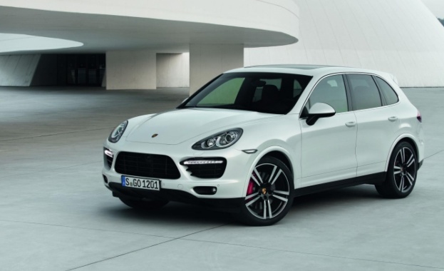 Porsche Cayenne Turbo S показва офроуд възможности /видео/