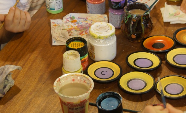 Студенти дариха свои произведения за изграждането на туристическа алея