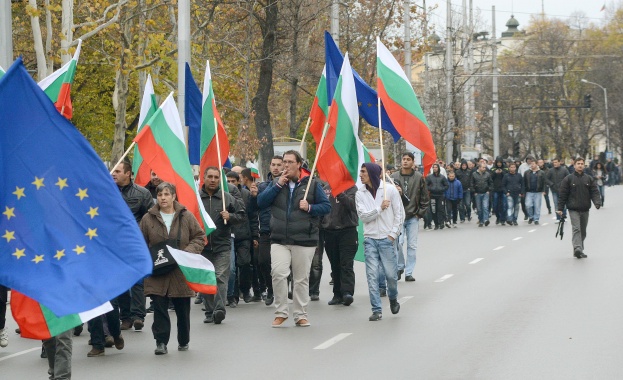 Студентите освиркаха шествието на управляващите 