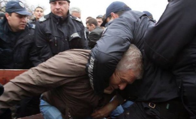 Сблъсъците около парламента – по „заповед на звездите”