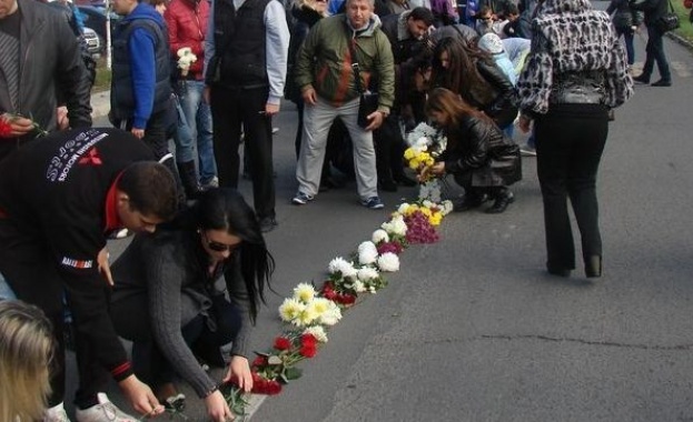 Бургас почете прегазената Валя 