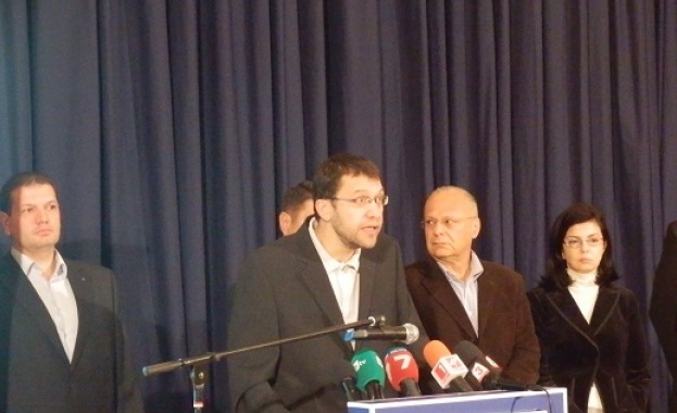 Реформаторите започват операция "Чисти ръце"