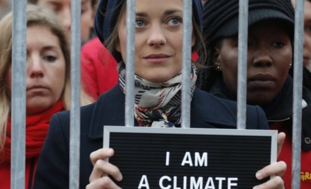 Марион Котияр подкрепи задържаните активисти на "Грийнпийс"