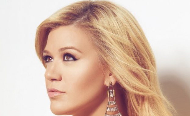 Кели Кларксън ще става майка