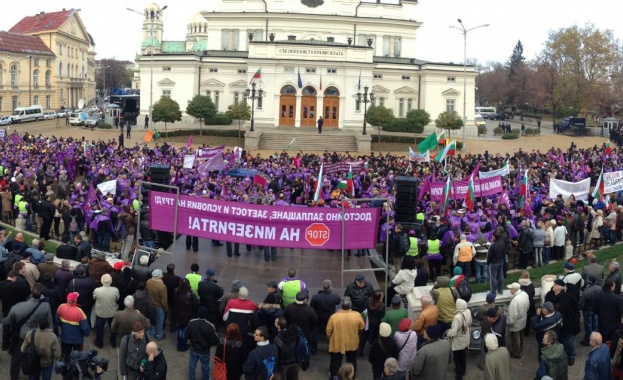 Протест под прозорците на парламента започват от КНСБ Демонстрацията е